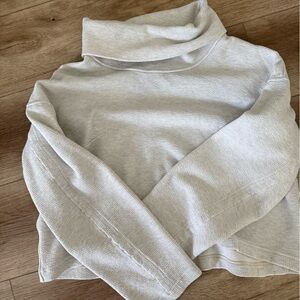 Lululemon Cream Sweatshirt